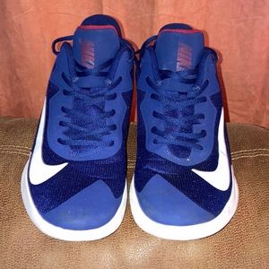 NWOT. New NIKE-unisex-adult precision lii size 12 Mens basketball shoes!
